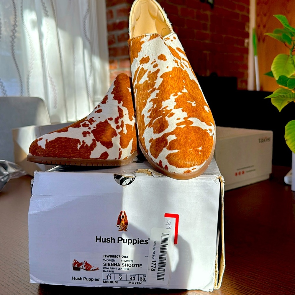 Yehaa!!Cow print leather shootie, for those who do not care what others think. 🤠